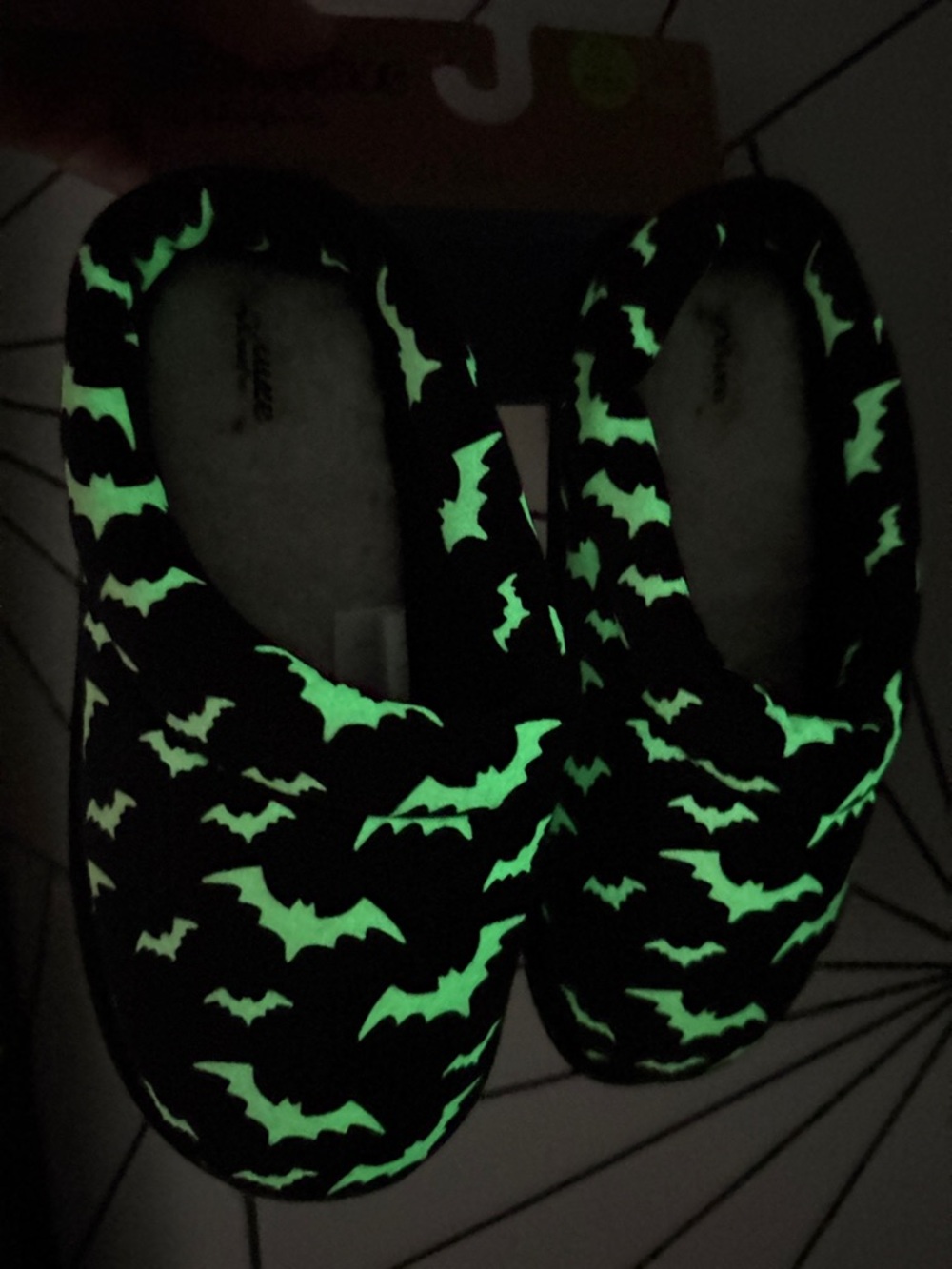 NEW Kid’s Halloween Glow in the Dark Bats Dearfoams Black Slippers Bat Slides 11